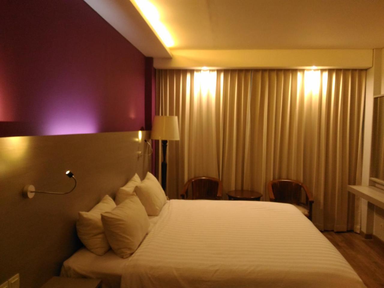 Hotel Kharisma Madiun Exterior foto